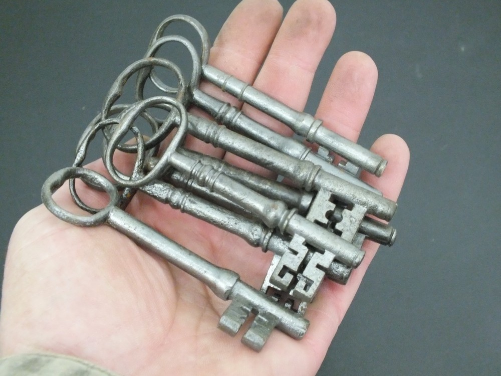 EIGHT ANTIQUE IRON WARDED KEYS .