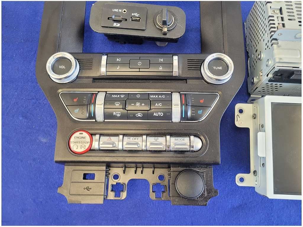 2016 Ford Mustang GT S550 Audio Sync3 Receiver Navigation Stereo Face Plate 2822