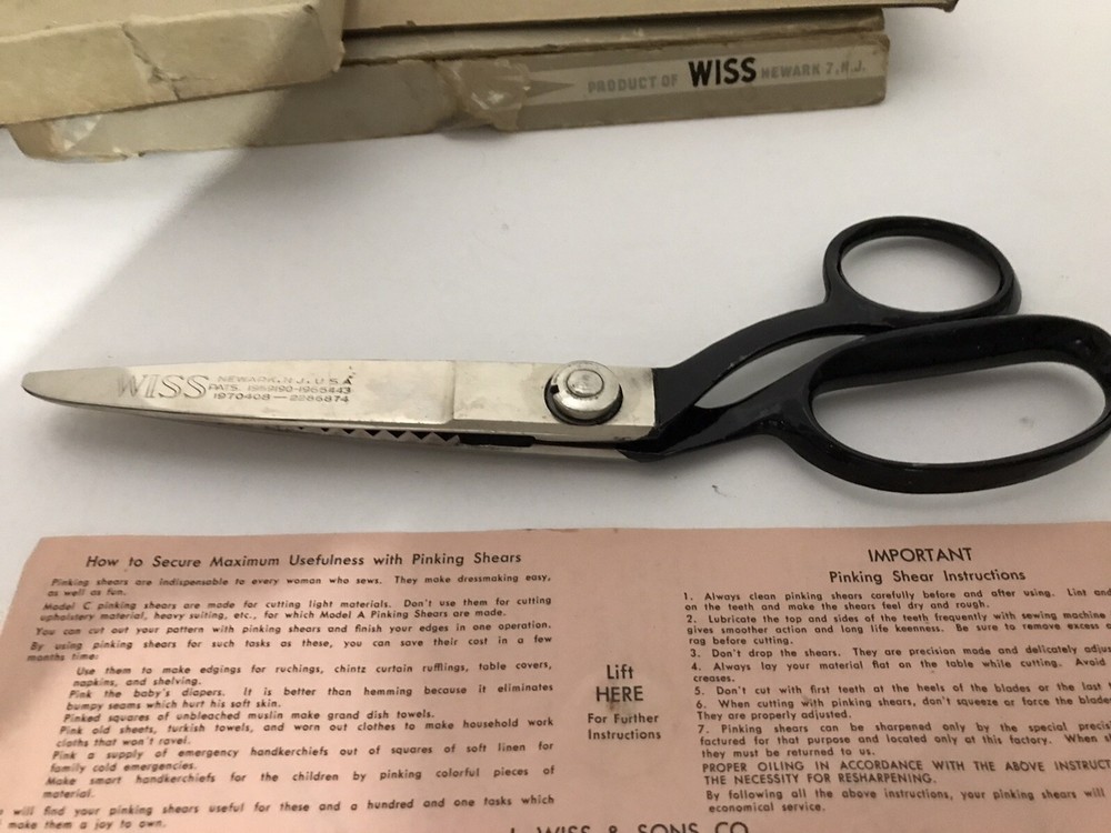 Vintage Wiss Pinking Shears Model C with box