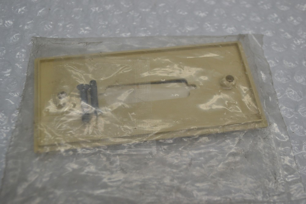 HUBBELL KP232 COVER PLATE NSNP