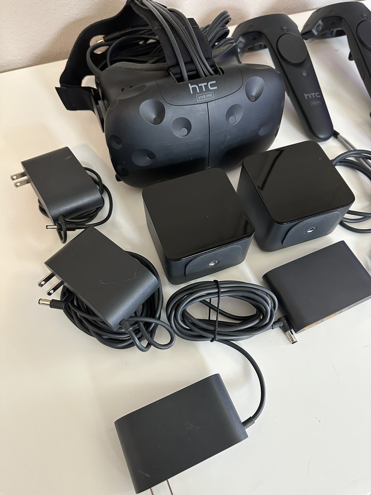 HTC Vive VR Headset Complete Set Full Kit System Steam VR PC Virtual Reality