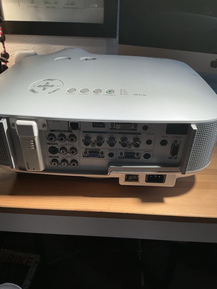 NEC NP3250 Lumen Projector