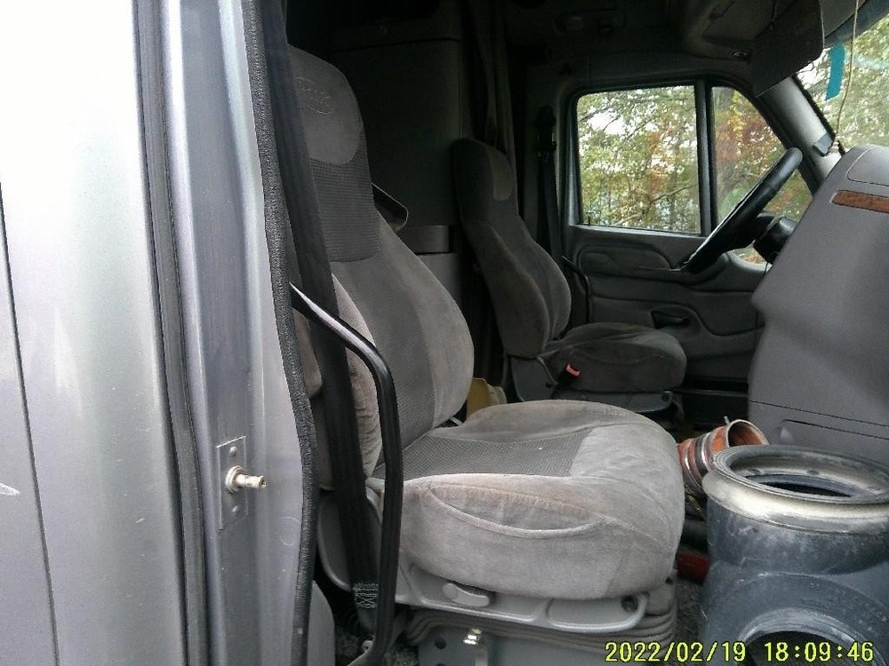 Replaces 2013 PETERBILT 587 FRONT SEAT ,  MS