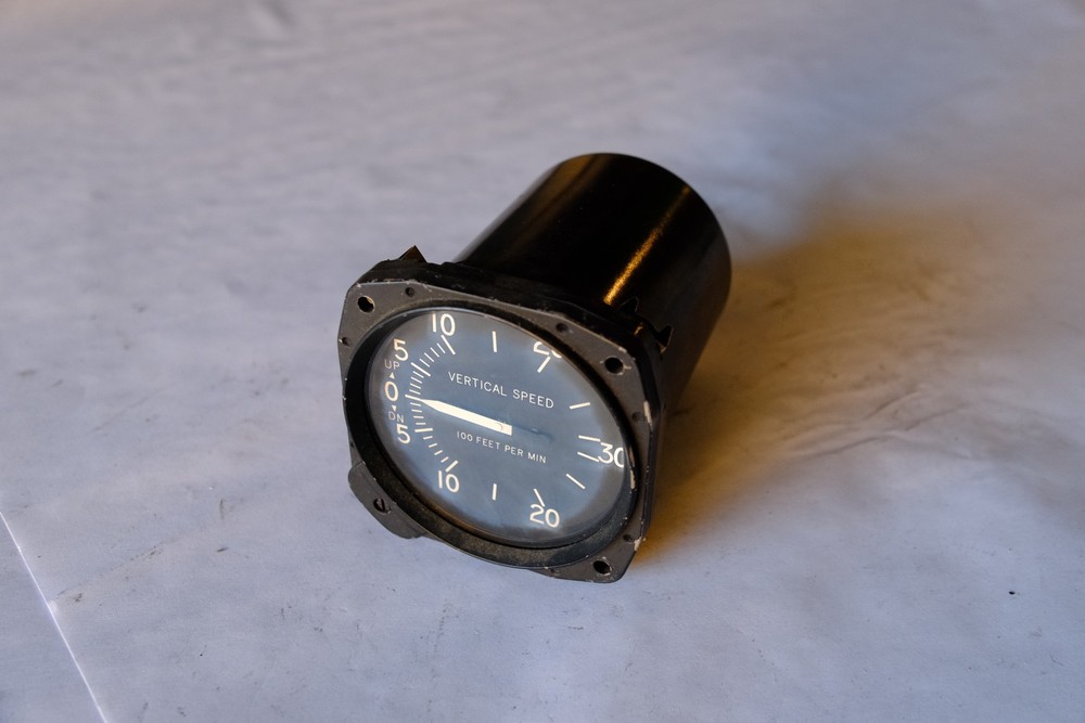 CESSNA VERTICAL SPEED INDICATOR