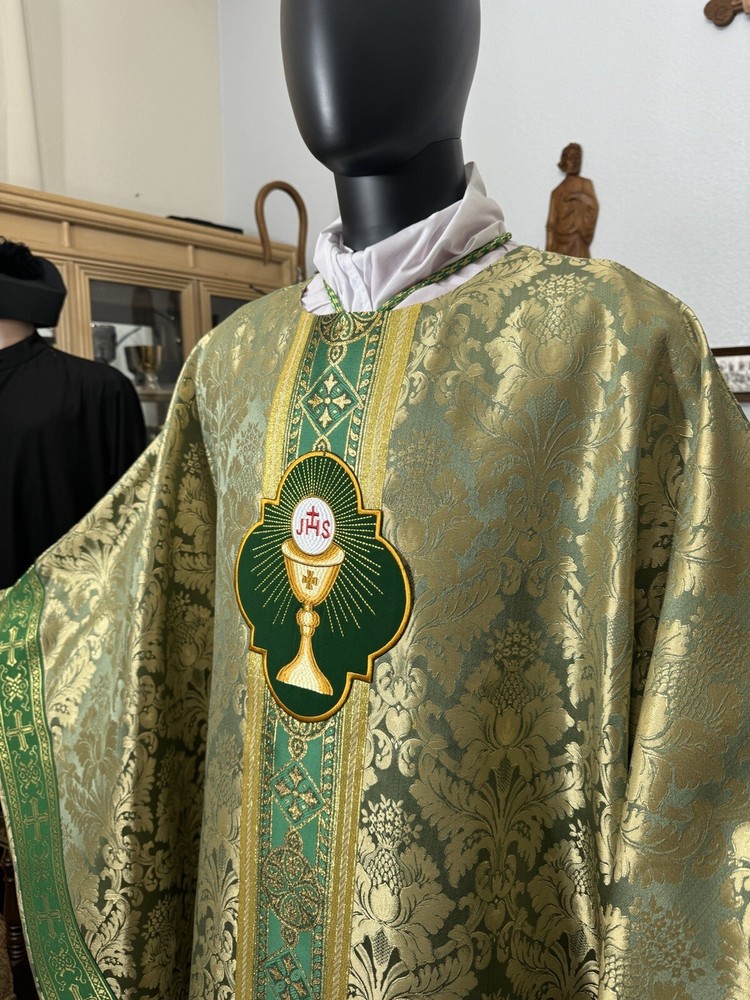 GREEN VESTMENT CHASUBLE & STOLE