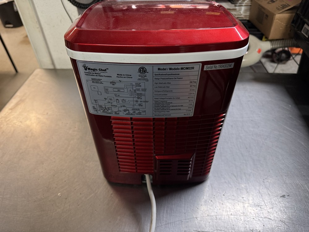 Magic Chef MCIM22R Ice Maker