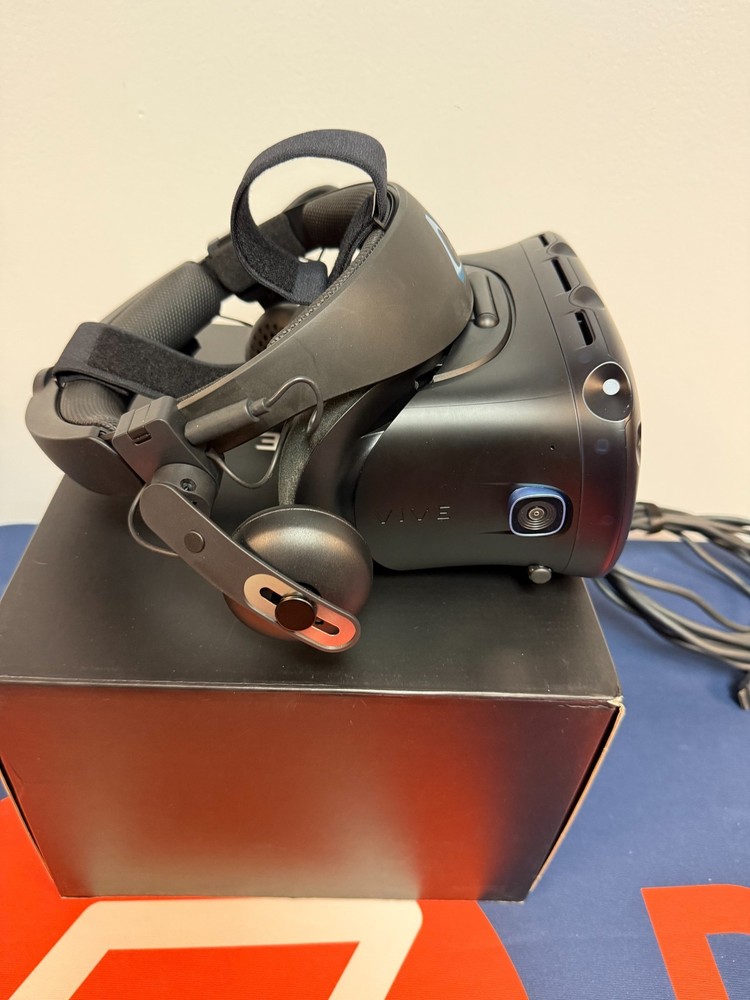 HTC Vive Cosmos Elite Headset Only-Black Excellent Condition
