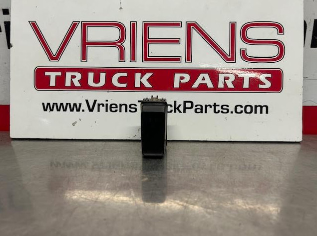 KENWORTH S67-1034 PLUG-DASH SWITCH
