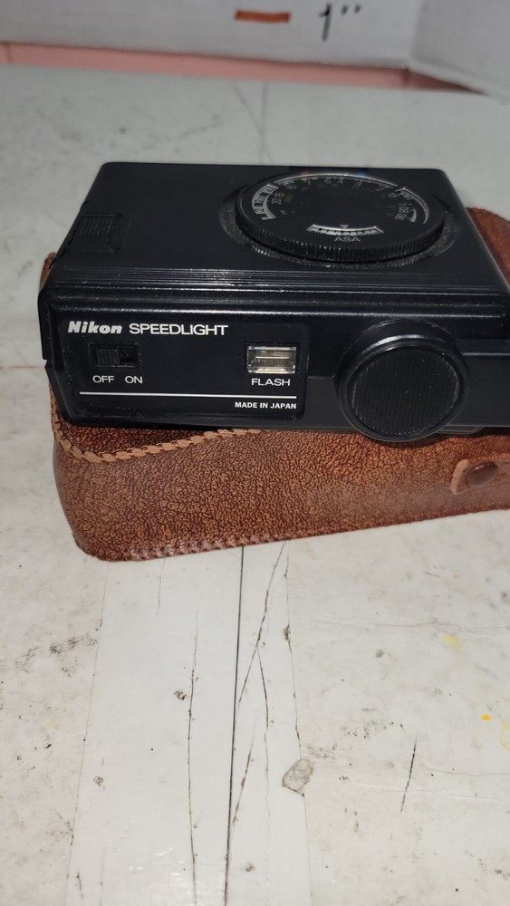 Nikon Speedlight SB-10 Shoe Mount Flash Untested