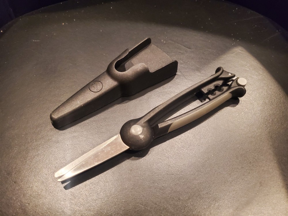 HTF Pampered Chef Kitchen Shears Scissors Black VHTF EUC