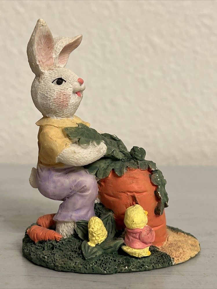 Carrot Patch Collection White Bunny Statue Figurine (Pre-Owned)