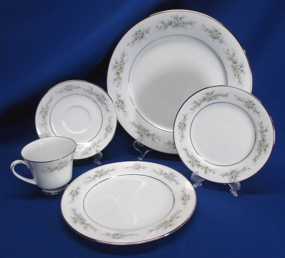 NORITAKE 1970'S MELISSA PATTERN 5 PC PLACE SETTING (12 AVAILABLE)