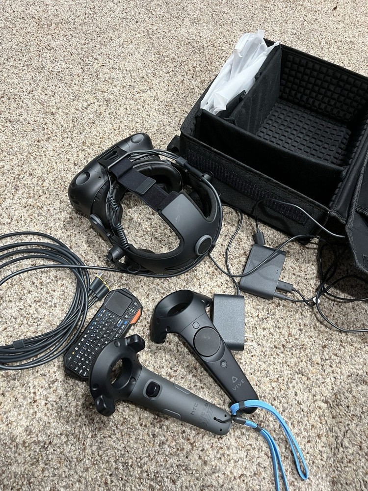 HTC Vive VR Headset + 2 Controllers + Hyperkin Hard Case - Good Condition!