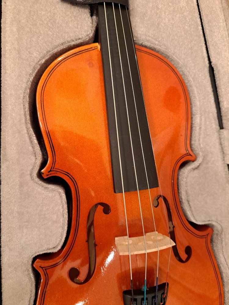 1/2 Student Violin Complete Kit W Case Good Condition No Marks