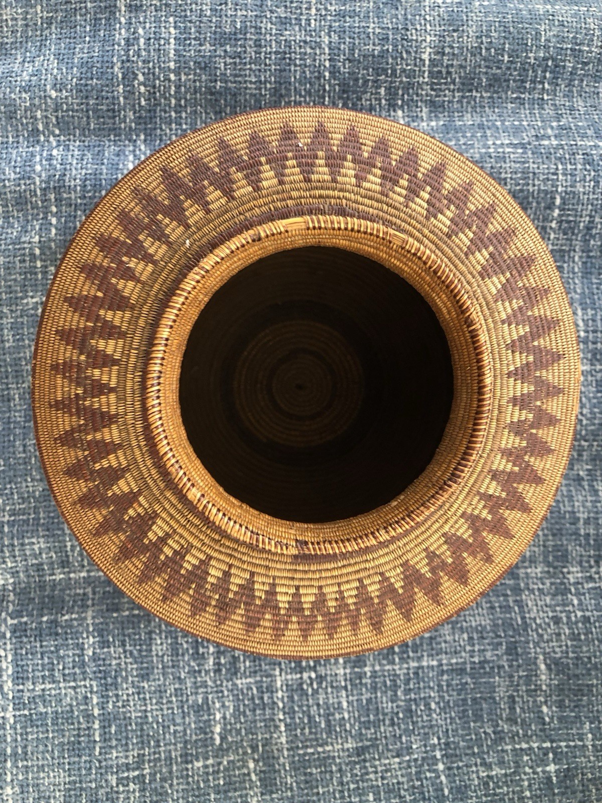 Outstanding 1890’S-1920’S Yokuts Native American Bottleneck Trinket Basket