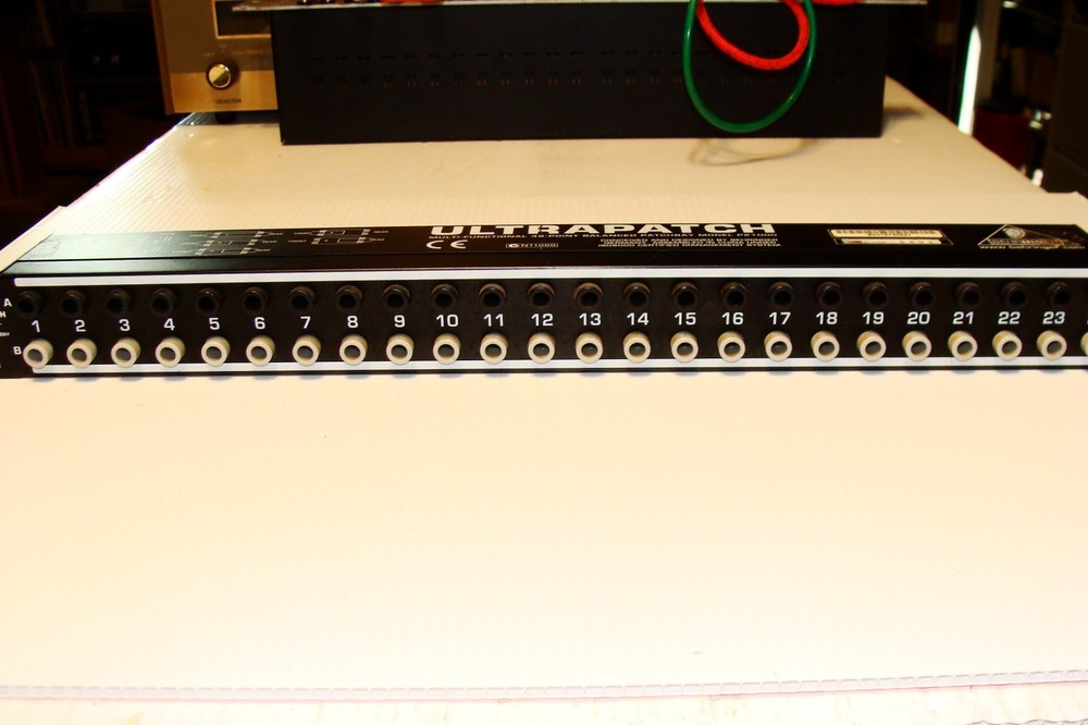 Behringer Ultrapatch PX1000 Multi-functional 48-Point Patchbay Rack