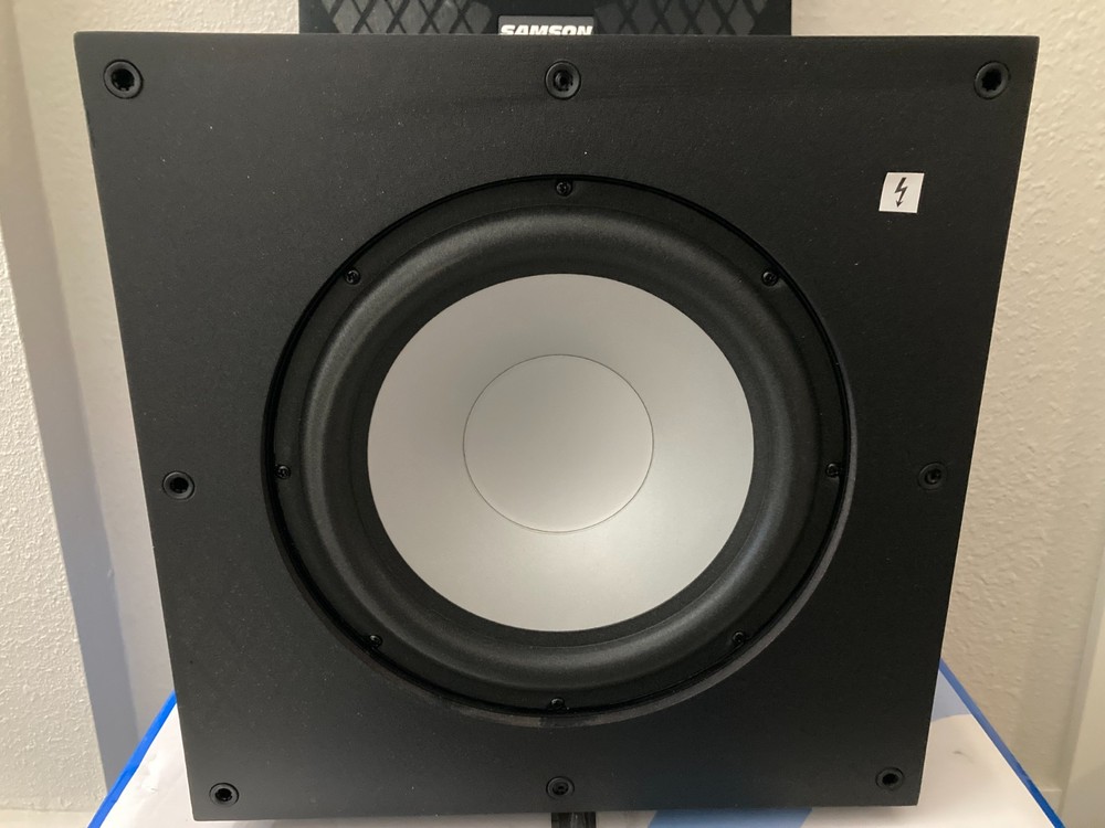 Samson MediaOne 10S 10" 100 Watt Powered Studio Subwoofer Variable Crossover Sub
