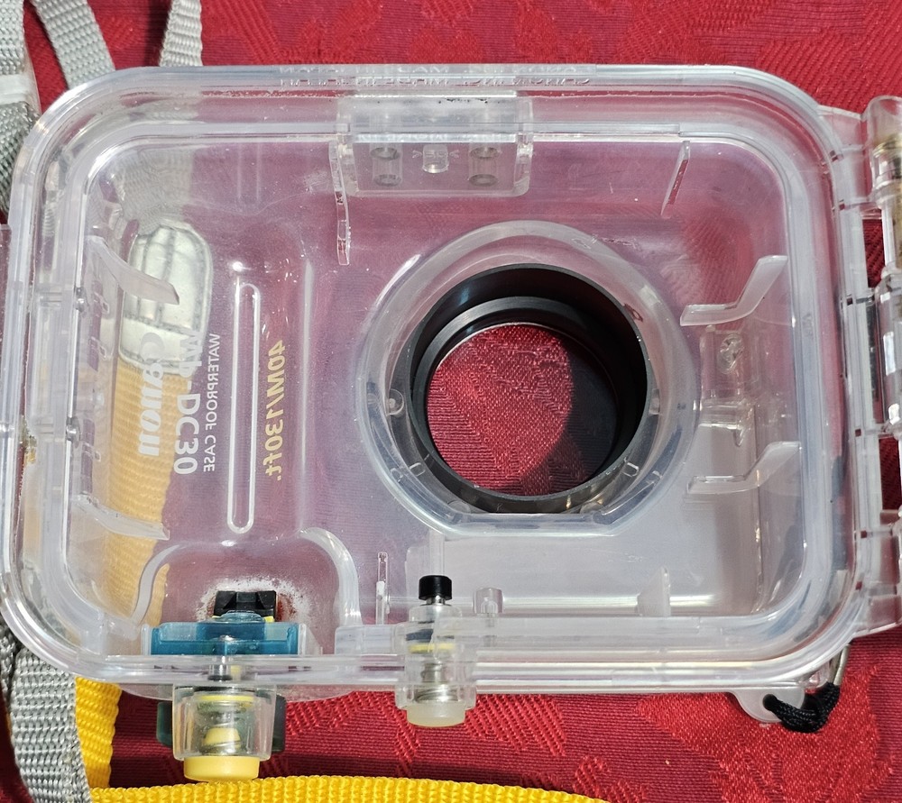 Canon WP-DC30 Waterproof Case 40M/130ft Housing for Powershot Camera Untested