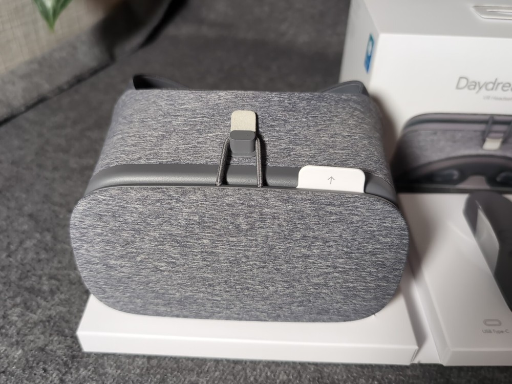 Google Daydream View D9SCA VR Headset with Remote - Slate Gray