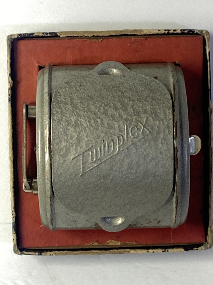 Stropper Twinplex Model G200 Sharpens Double Edge Razor Blades