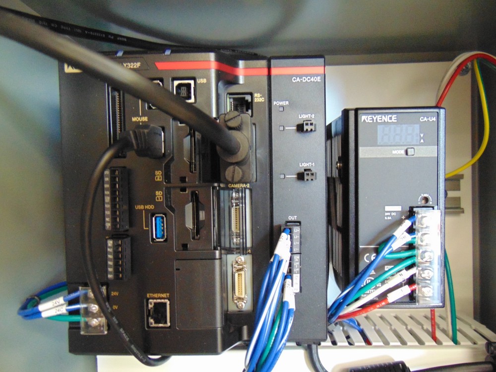 KEYENCE CV-322F / CA-DC40E / CA-U4 VISION SYSTEM CONTROLL IN HOFFMAN BOX