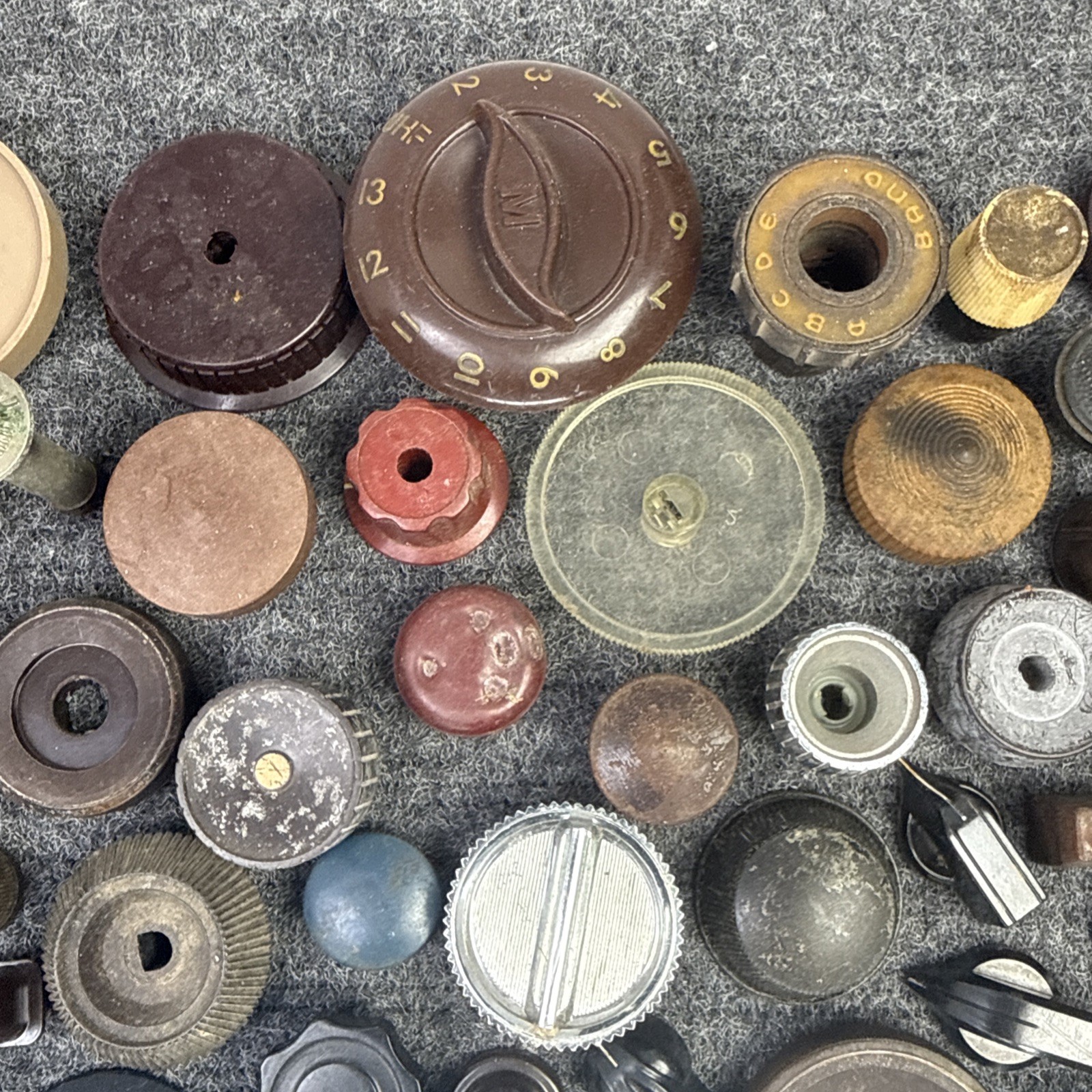 50+ Vintage Radio / TV / Equipment Knobs Used Midcentury Plastic Bakelite LOT