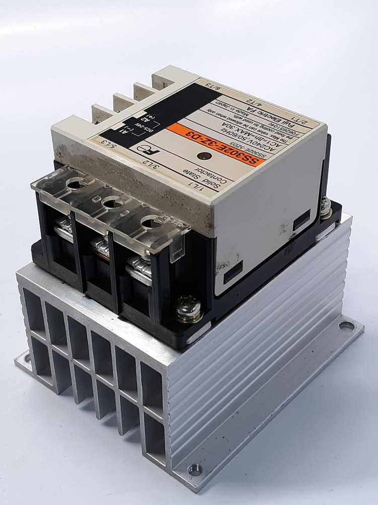 Fuji SS302E-3Z-D3 Solid State Relay 24VDC Coil 240V 30A
