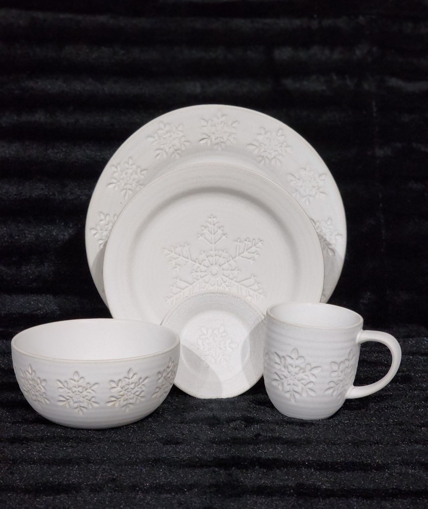 White EMBOSSED SNOWFLAKE Cake Stand 9" Nutcracker Pedestal Ceramic Hobby Lobby