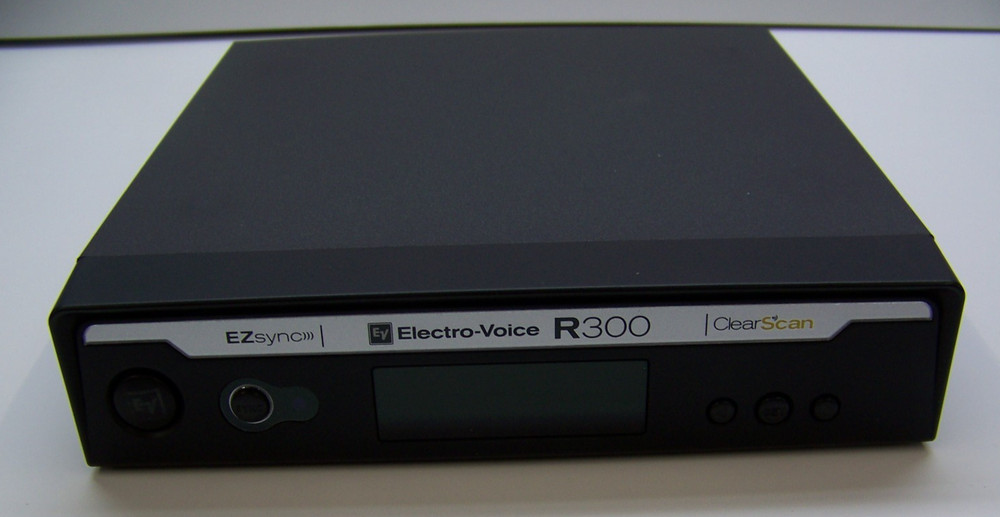 Electro-Voice R300-L-A WIreless Lapel Mic System