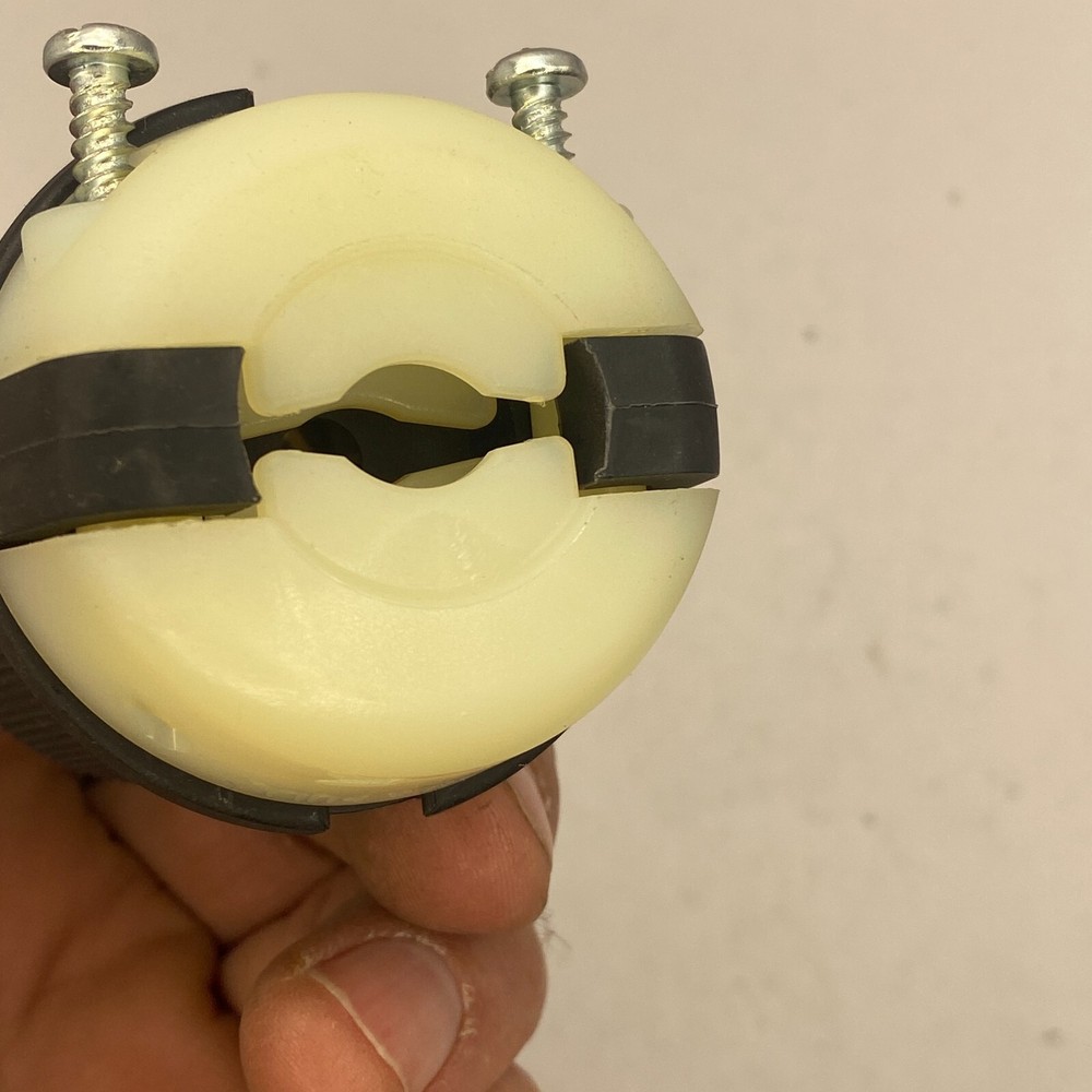 Hubbell 20A 125V Turn & Pull Grounding Locking Plug🔔