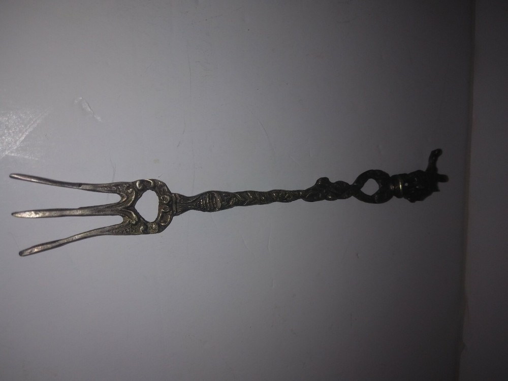 Antique ? Olive Fork Hor D'ouevres Fork w Crest ; Decorative Chic