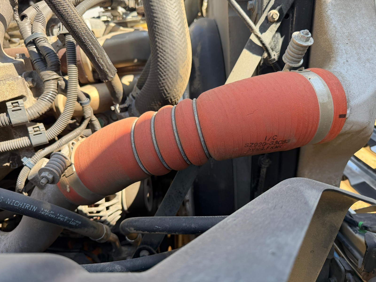 OEM RH Intercooler Hose SZ920-33C83 or 2011-2020 Hino 258 268 338 J08E Diesel