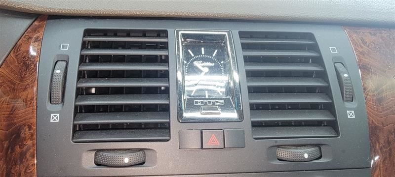 06 Cadillac DTS Console Front Floor