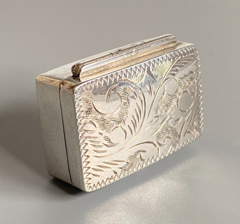 Vintage Mid Century Solid Silver Ornate Floral Scrollwork Hinged Snuff Pill Box