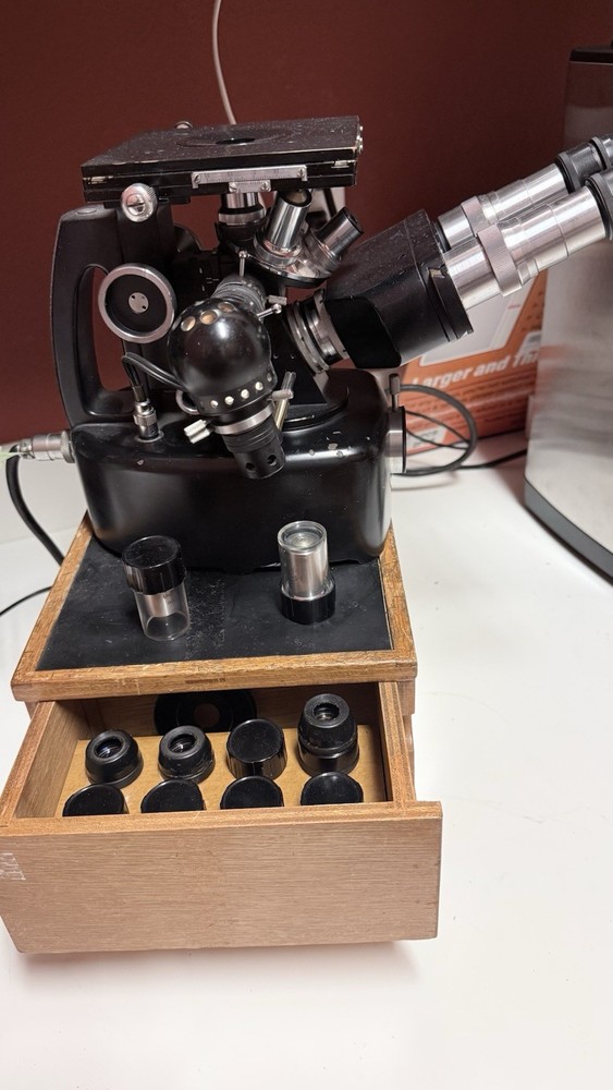 Unitron MeC 4030 Binocular Inverted Metallurgical Microscope --Vintage