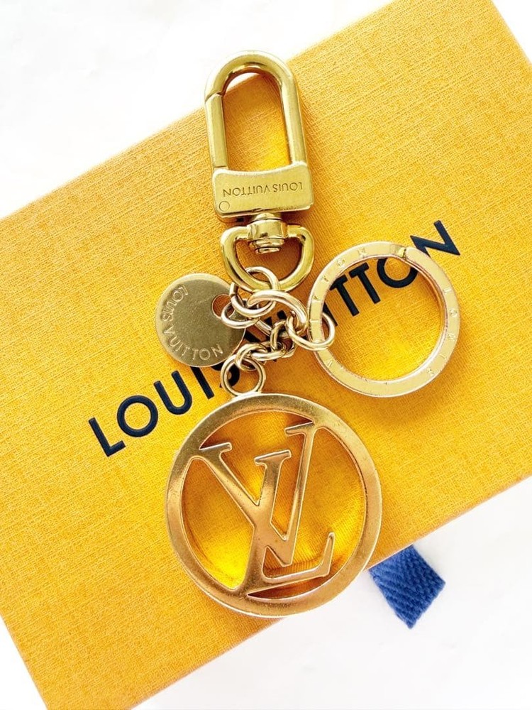 Louis Vuitton Bag Charm LV Circle Keyring
