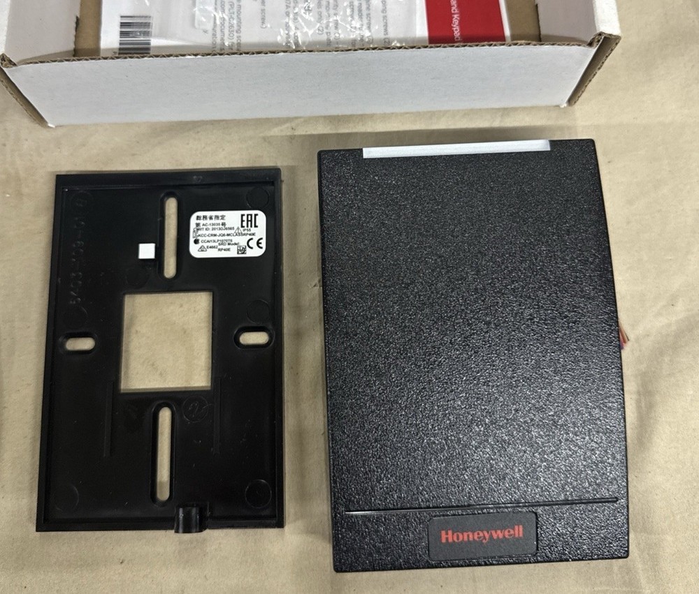 Honeywell OM41BHOND OmniClass™ 2.0 Multi-Technology Wall Switch Reader