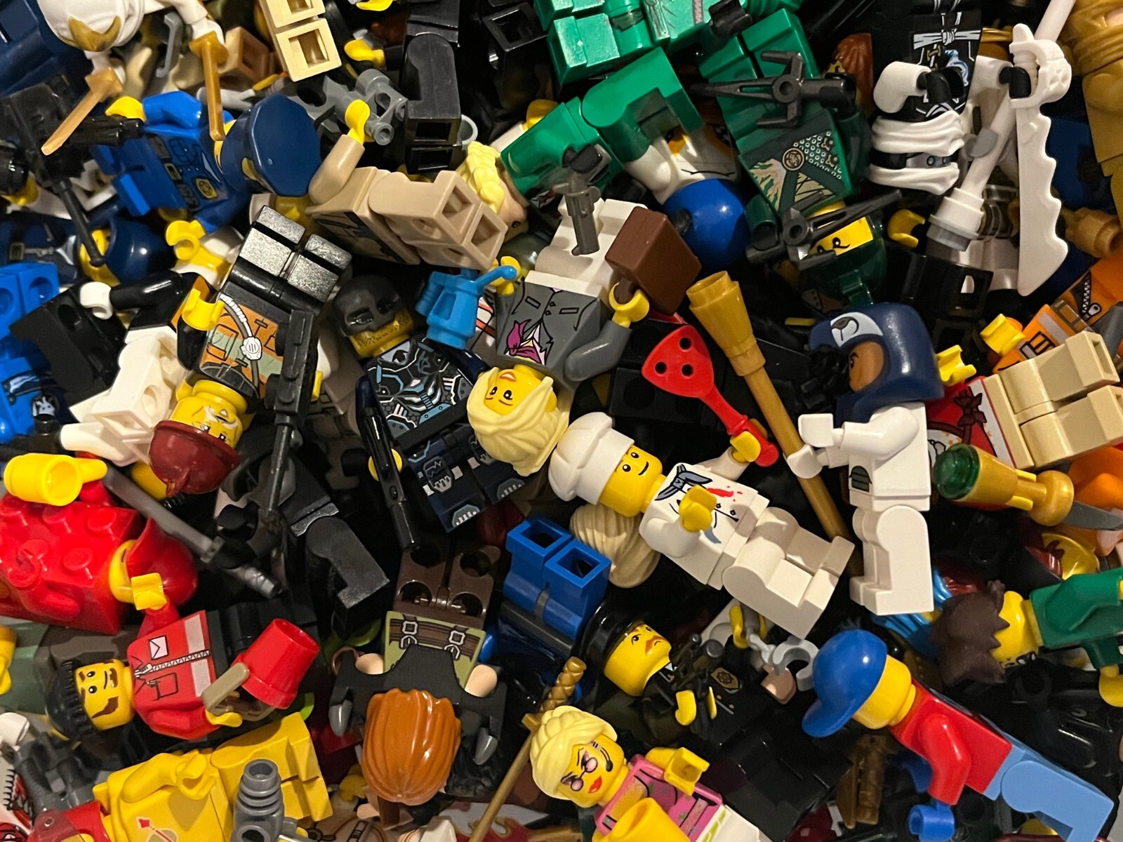 LEGO MINIFIGURES BULK LOT OF 10 TOWN CASTLE CITY SPACE + 30 FREE ACCESSORIES