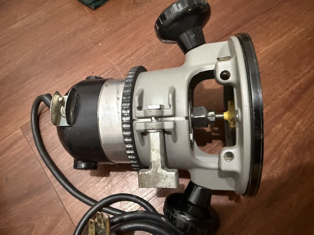 Porter Cable 690LR Heavy Duty Router w/ Model 1002