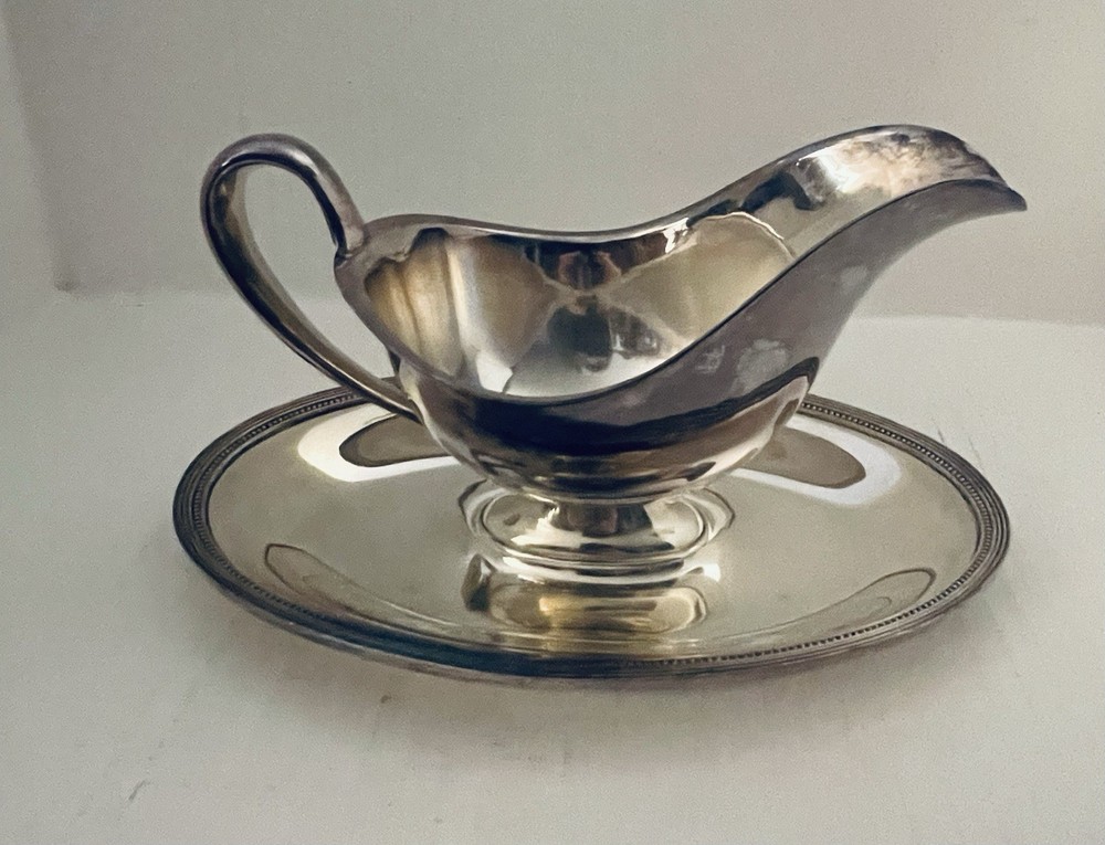 Vintage Madison WM Rogers Gravy Sauce Boat Silver Plate 8.5” Long