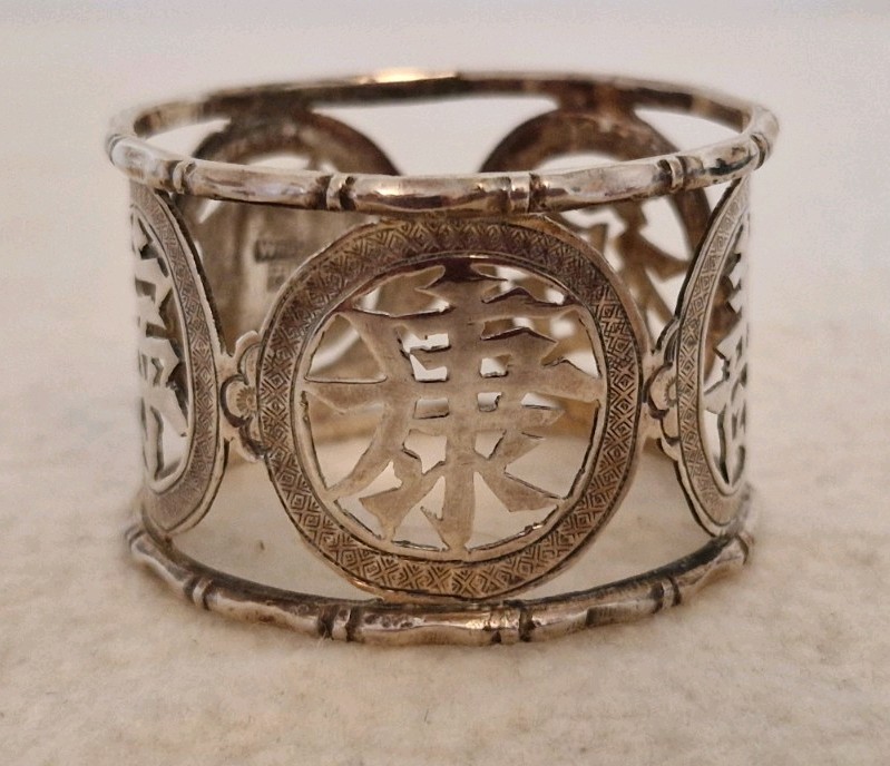 WANG HING 900 SILVER HALLMARKED DECORATIVE NAPKIN RING