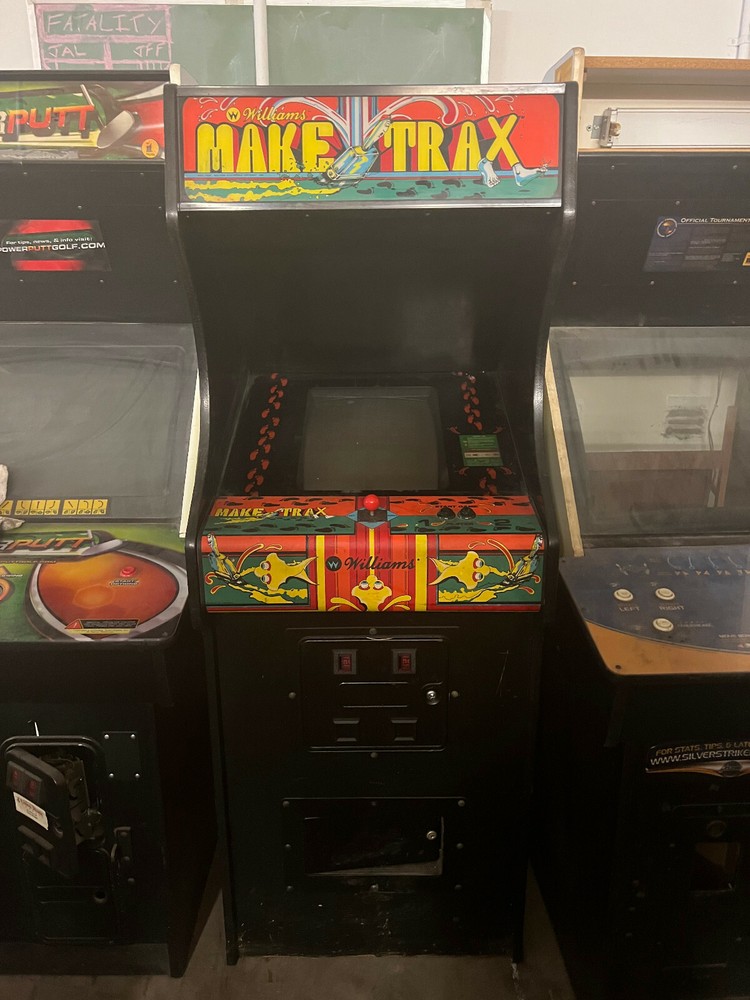 MAKE TRAX ARCADE MACHINE by WILLIAMS 1981 (Excellent Condition) *RARE*