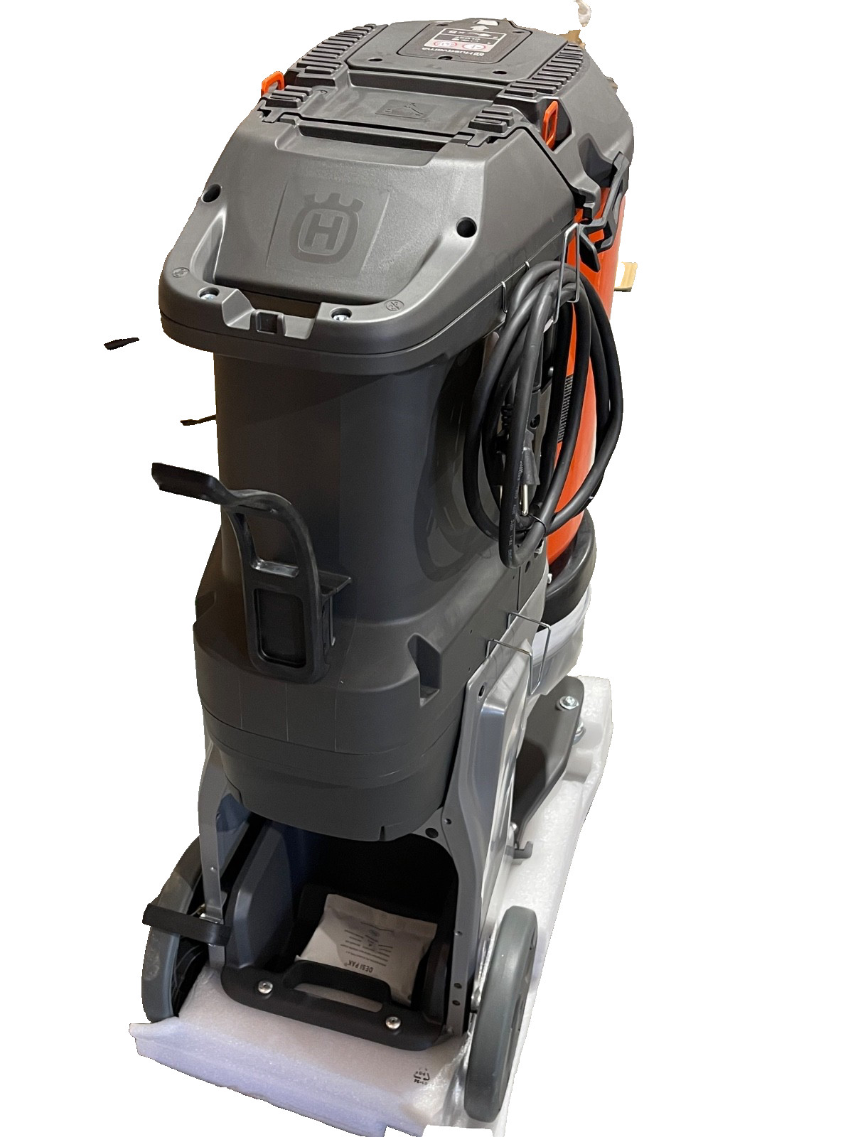 Husqvarna DE 110 H Single Phase 1.5HP HEPA Dust Extractor Vacuum 120V 124cfm