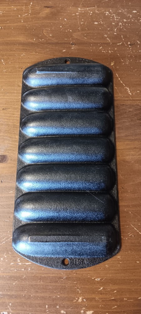 2 Lodge Corn Cob Cast Iron Pans