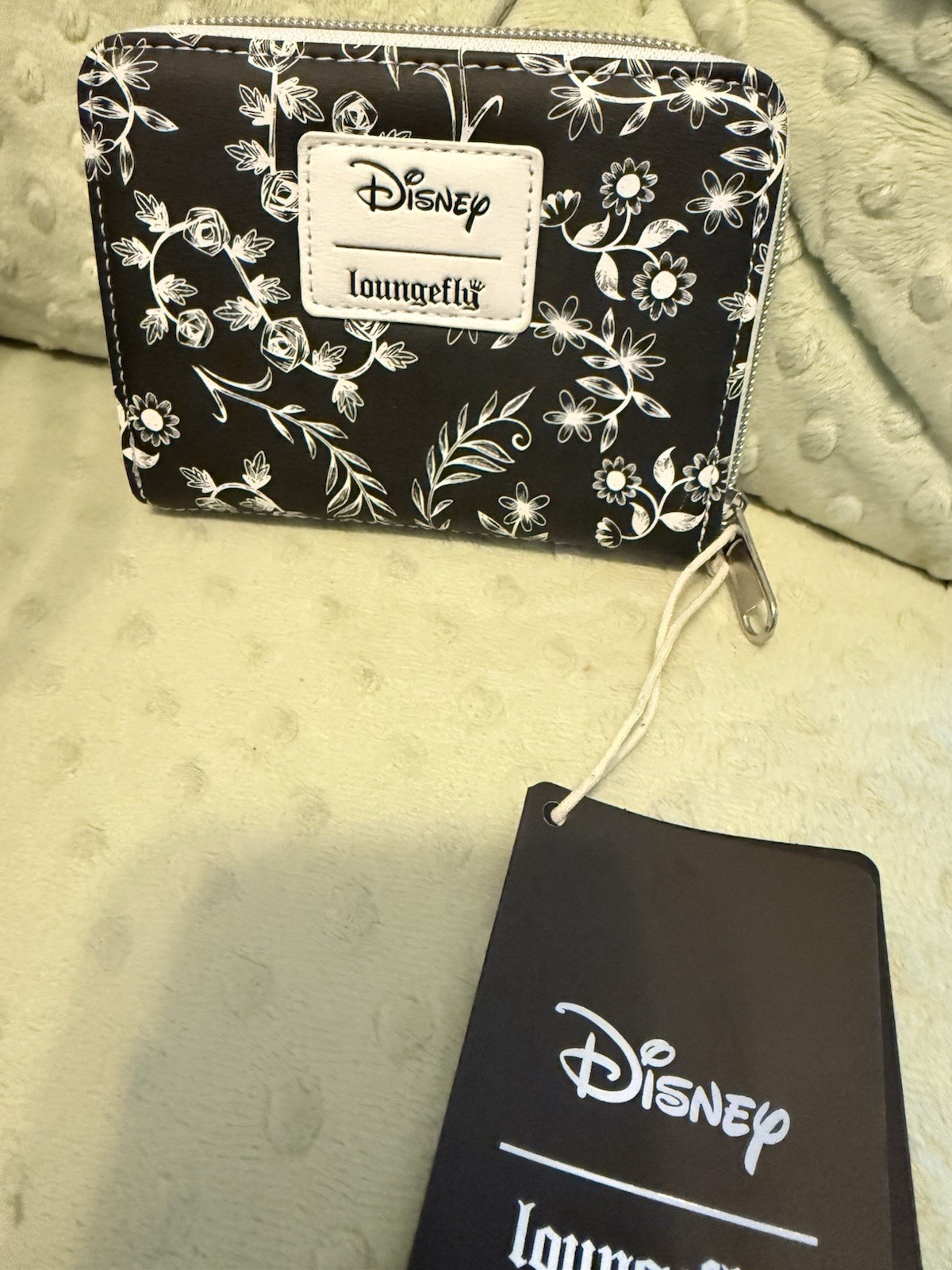 Loungefly Disney Alice in Wonderland Medium Wallet Black White Floral Design