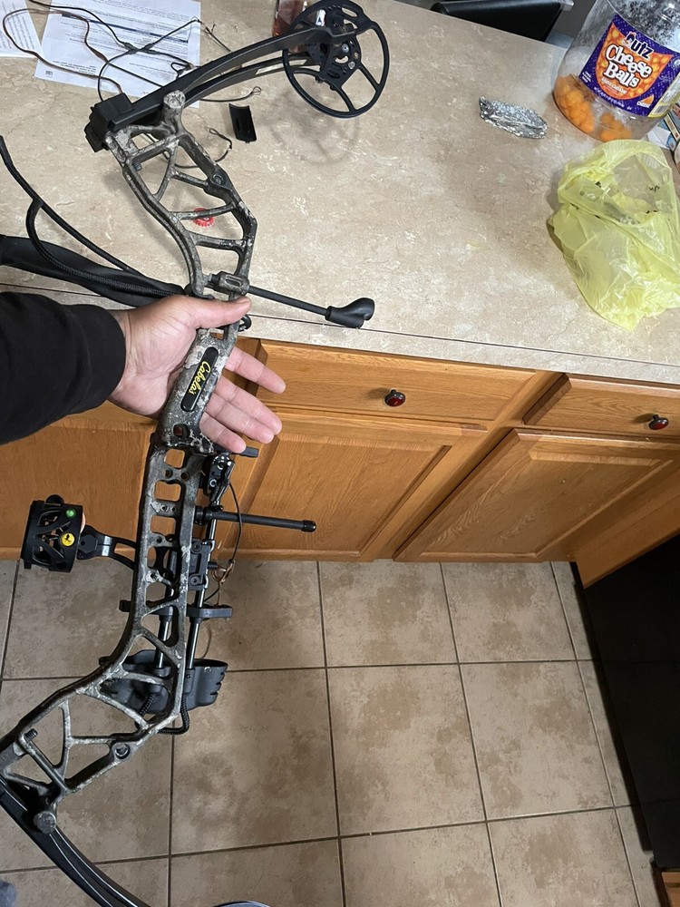 Cabela’s Uproar Bow