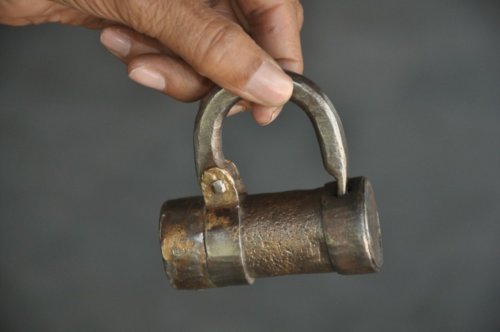 Vintage Iron Handcarfted Cylindrical Shape Screw System Padlock