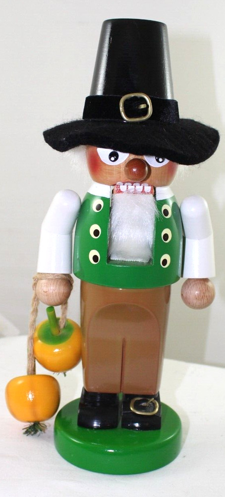 Steinbach German Chubby Pilgrim Carrying Pumpkins 12" Nutcracker Charming