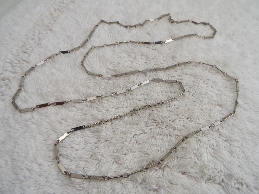 Silvertone Bar Link Chain Necklace (J32)