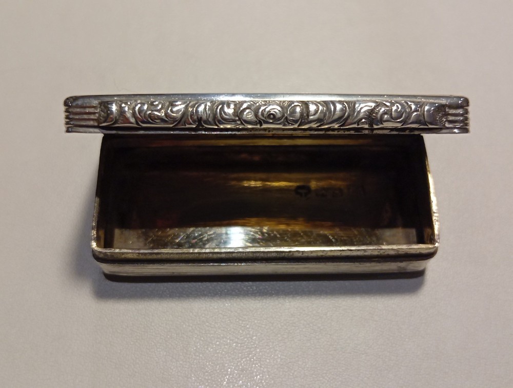 Solid Silver Georgian Snuffbox Circa 1828 by William Simpson Birmingham.